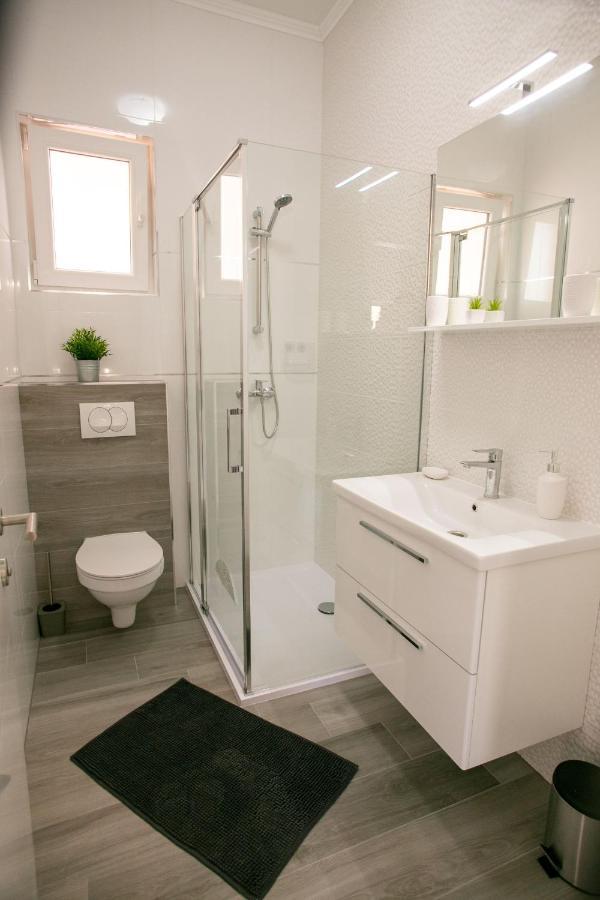 Apartments Sun Dance With Heated Pool Novalja Ngoại thất bức ảnh