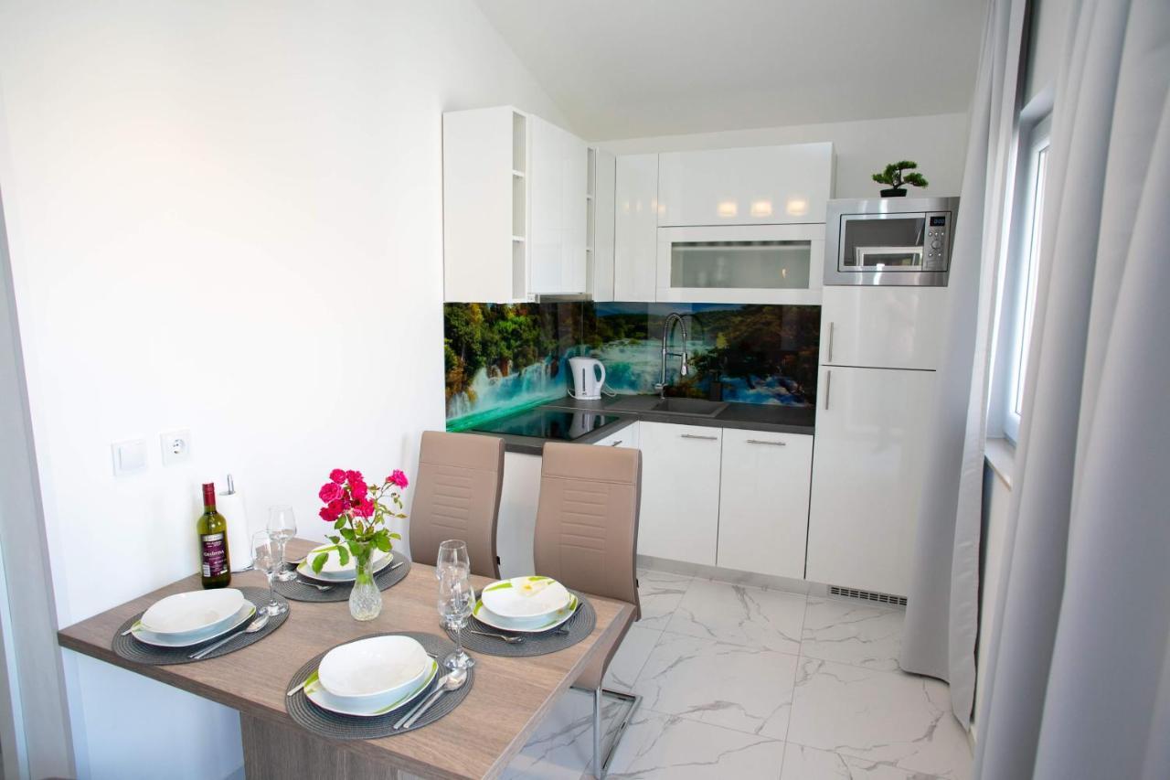 Apartments Sun Dance With Heated Pool Novalja Ngoại thất bức ảnh
