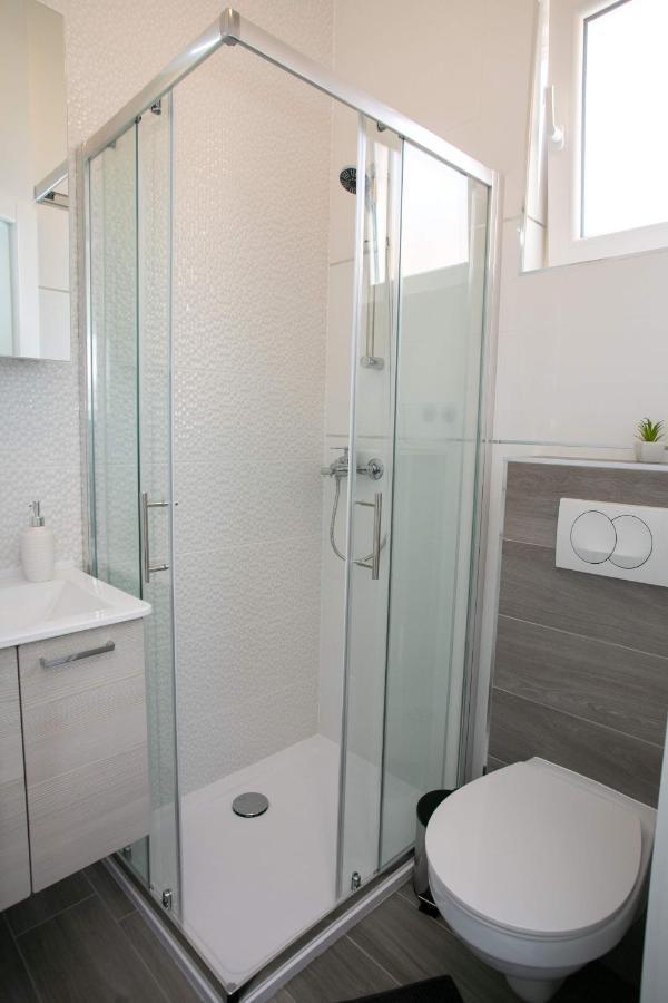 Apartments Sun Dance With Heated Pool Novalja Ngoại thất bức ảnh