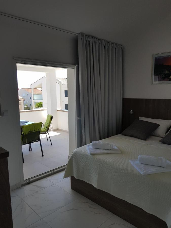 Apartments Sun Dance With Heated Pool Novalja Ngoại thất bức ảnh