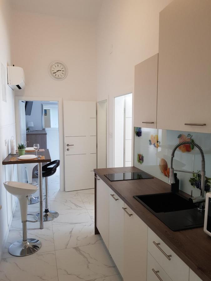 Apartments Sun Dance With Heated Pool Novalja Ngoại thất bức ảnh